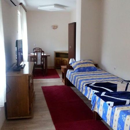 Guest House Green View Pirot Ngoại thất bức ảnh